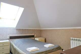 Гостиница Достоевский Ярославль Стандарт (мансарда)-1